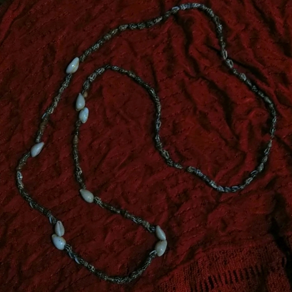 Long shell necklace